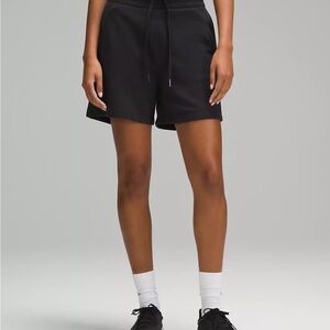 lululemon athletica Scuba High-Rise Short 5" Size 8, Black, NWT